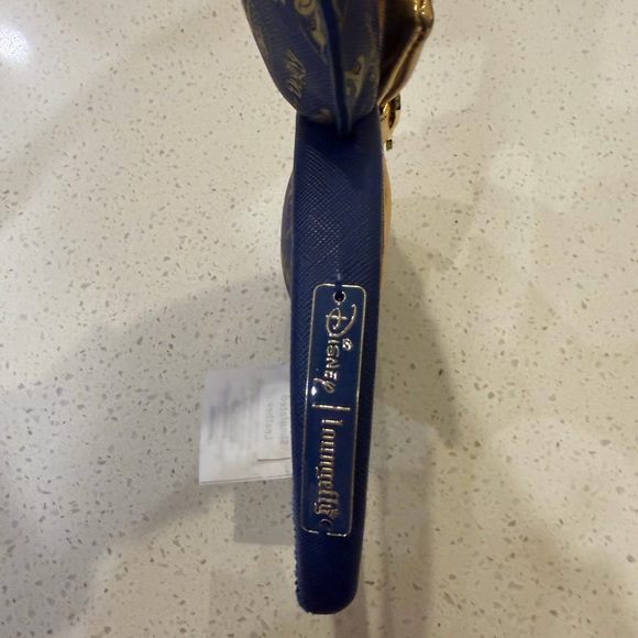 Disney Destiny Loungefly Mouse Eats - Picture 2 of 2